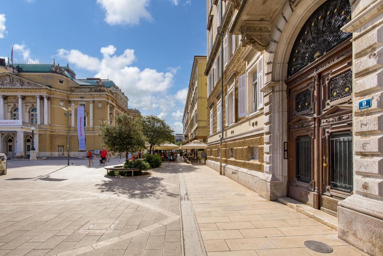 Appartement Art Teatro - Gustav Klimt à Rijeka Extérieur photo